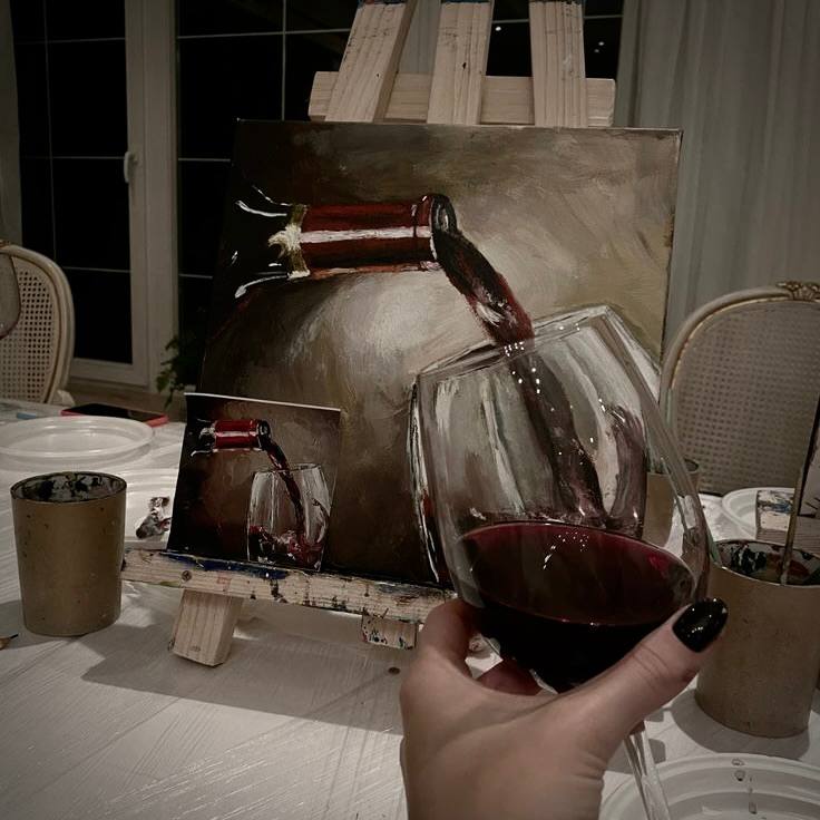 Картина на холсте и вино